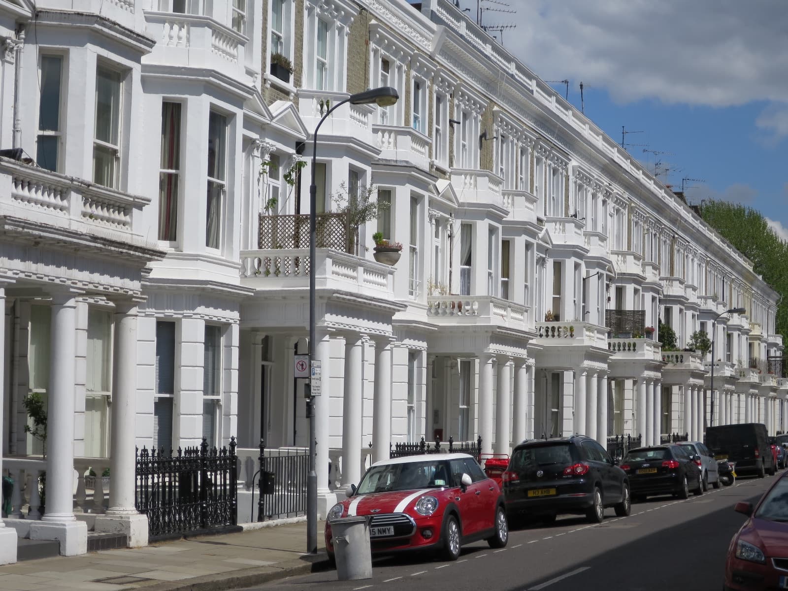 West Kensington minicab service in West London