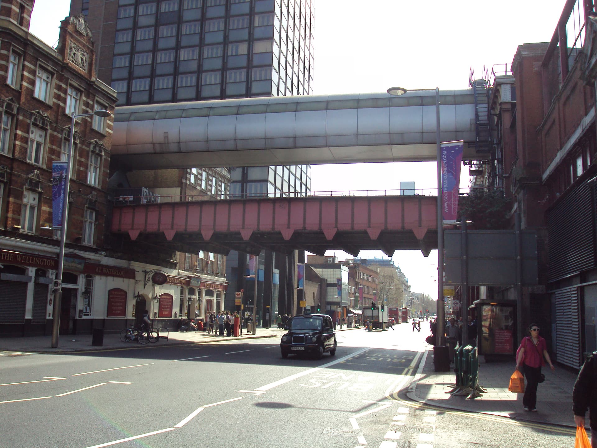 Waterloo minicab service in Central London